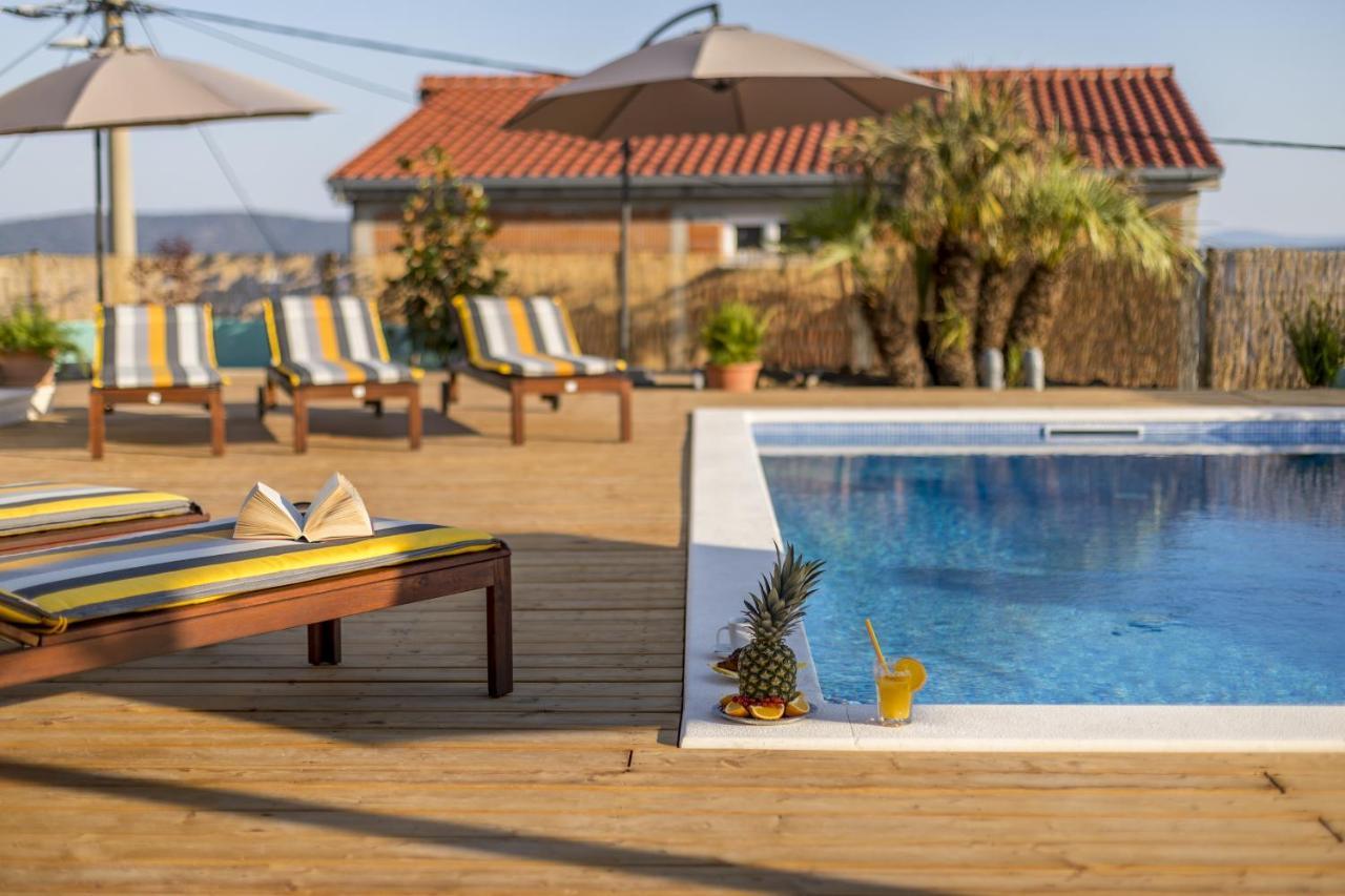 Family Friendly Apartments With A Swimming Pool Kastel Kambelovac, Kastela - 18117 מראה חיצוני תמונה